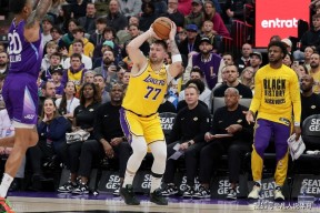 壹号娱乐-詹姆斯在湖人比赛中出色防守，爆冷引发热议！引发球迷热议的简单介绍