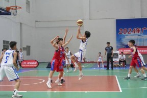 YIHAO- 预选赛巅峰对决！岭北烈马队火力全开云贵风暴队，篮球赛场再起波澜；反击锐度十足