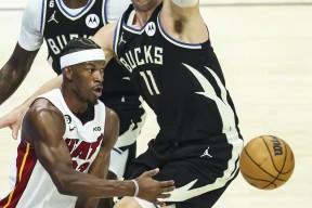 壹号-包含Ming连续十五场比赛得分超过突破纪录，雄鹿挑战极限！的词条